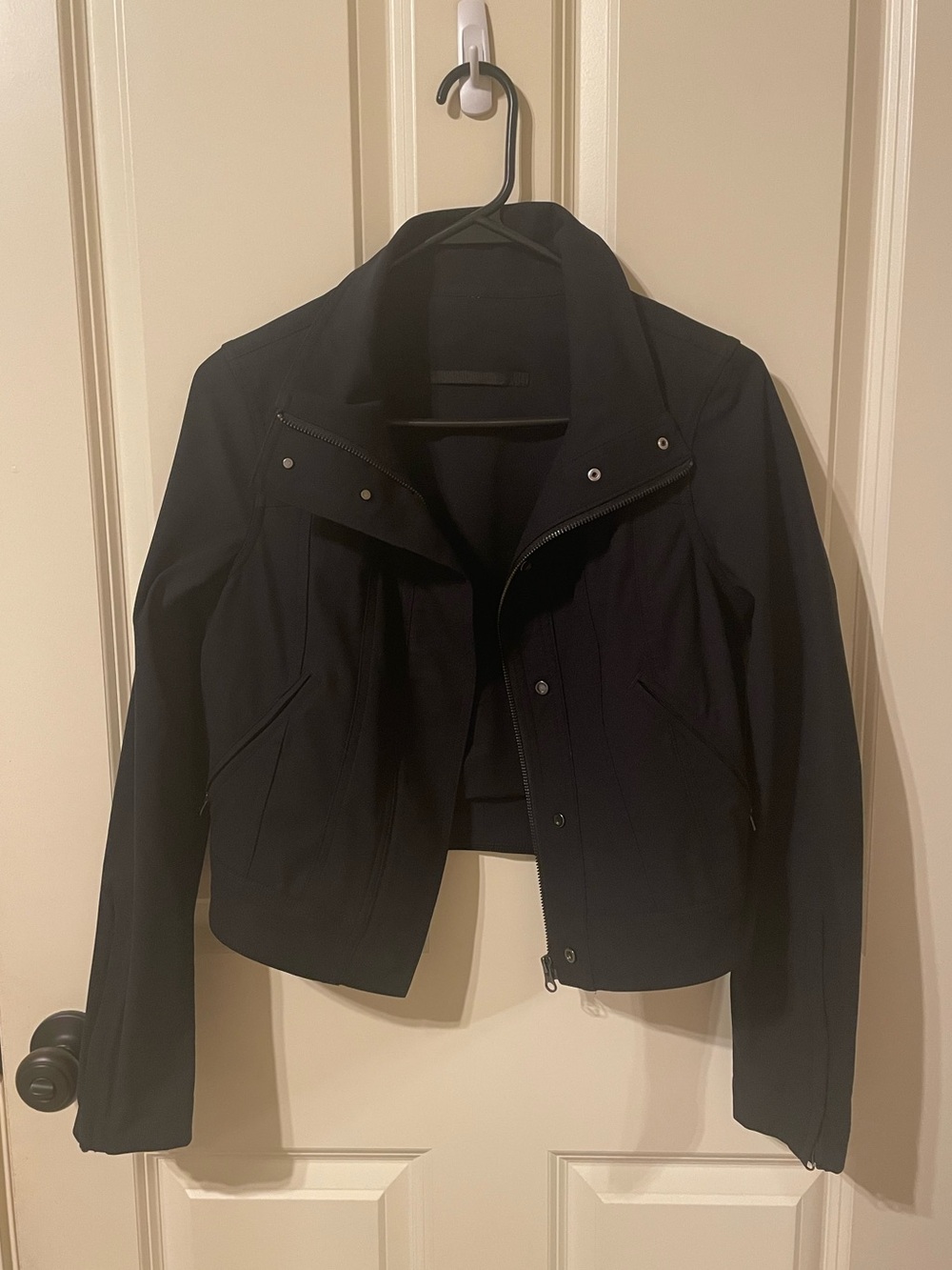 Lululemon Black Women's Zip-Front Jacket Size 2